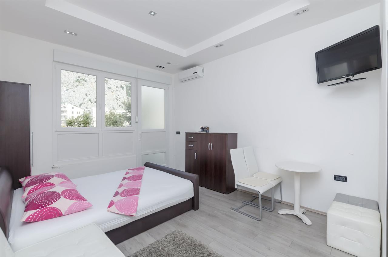 Apartment Antonela 奥米什 外观 照片